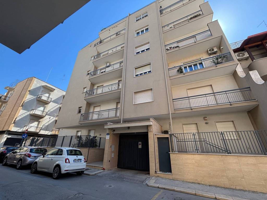 Box / garage a Andria in Via Duca degli Abruzzi, 77 - Foto 2