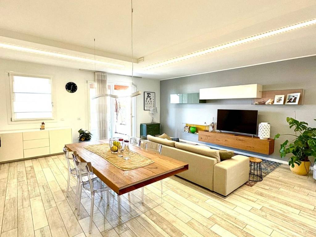 Appartamento a Peschiera del garda in Via Giulio Pastore, 15 - Foto 2