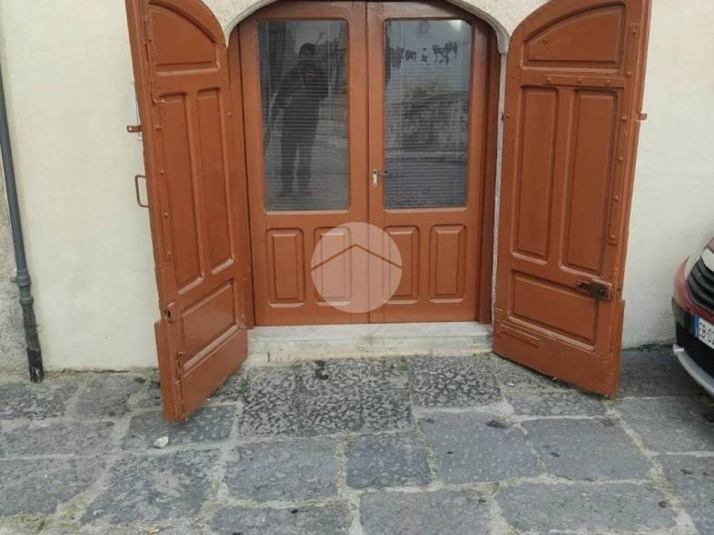 Immobile a Montesarchio in Locale Commerciale Via Tito Minniti, 14 - Foto 3