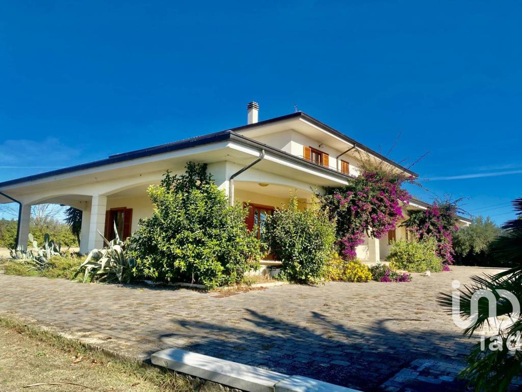 Villa a Nereto in LocalitÃ Galliano - Foto 2