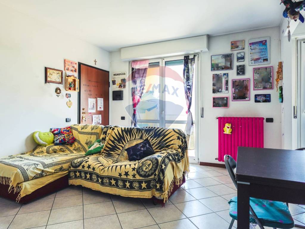 Appartamento a Caronno pertusella in VIA IV NOVEMBRE, 424 - Foto 2