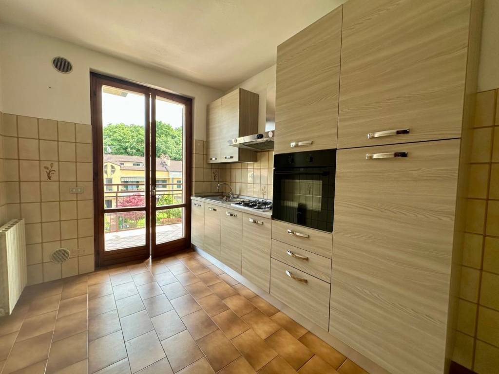 Appartamento a Peschiera del garda in Via Milano, 57 - Foto 4
