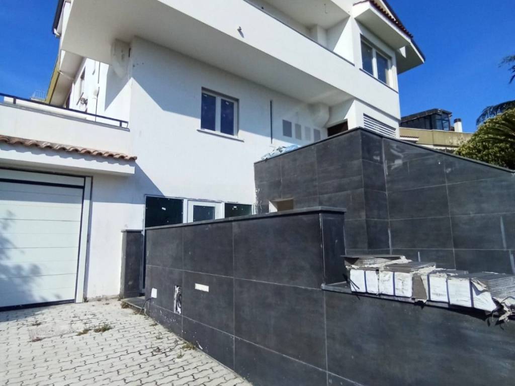 Villa a Caserta in Via Eugenio Ruggiero - Foto 3