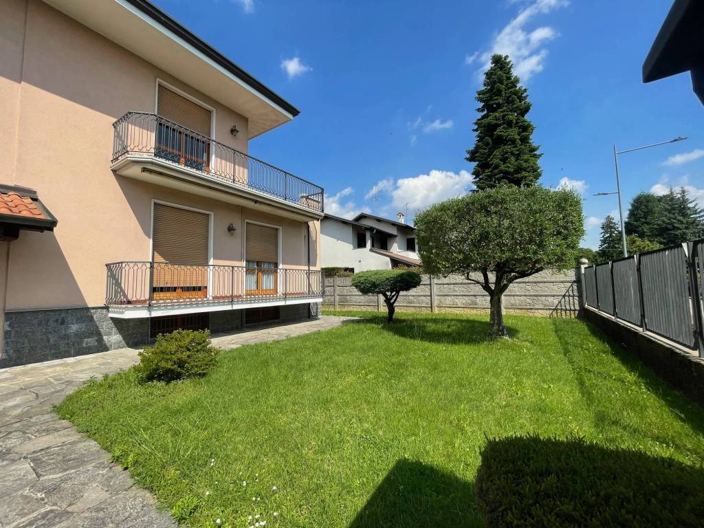 Appartamento a Samarate in Via 22 Marzo - Foto 2