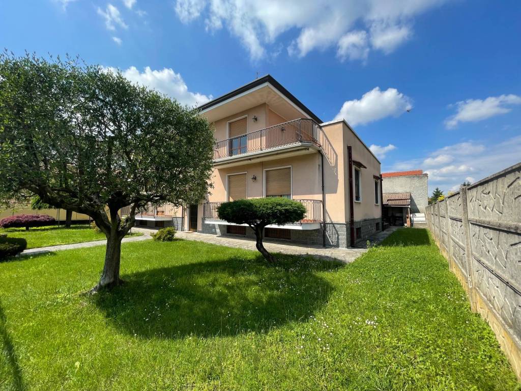 Appartamento a Samarate in Via 22 Marzo - Foto 4