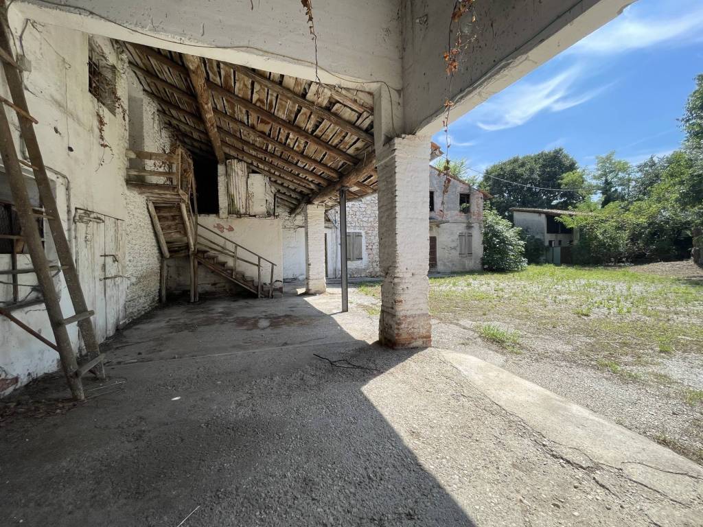 Rustico / casale a Bassano del grappa in Via Ca' Dolfin, 136 - Foto 4