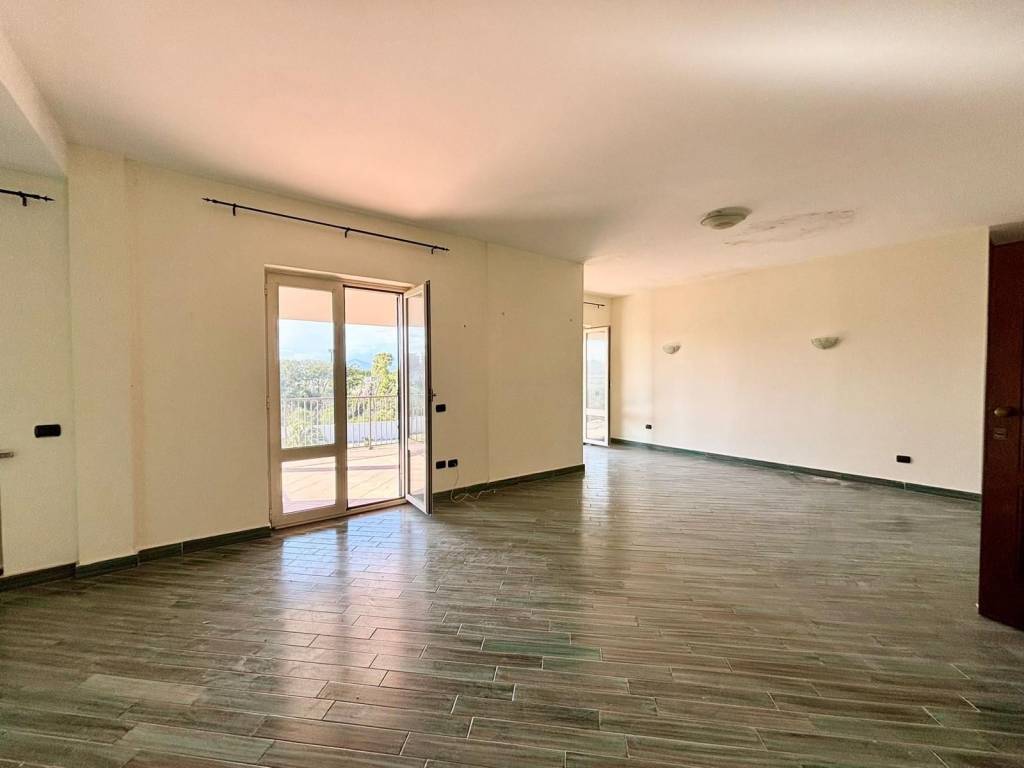 Appartamento a Castel volturno in Viale dei Ciclamini, 3 - Foto 2