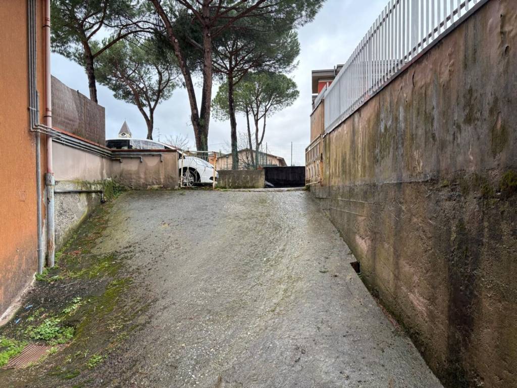 Box / garage a Pistoia in Via Caduti del Lavoro - Foto 2