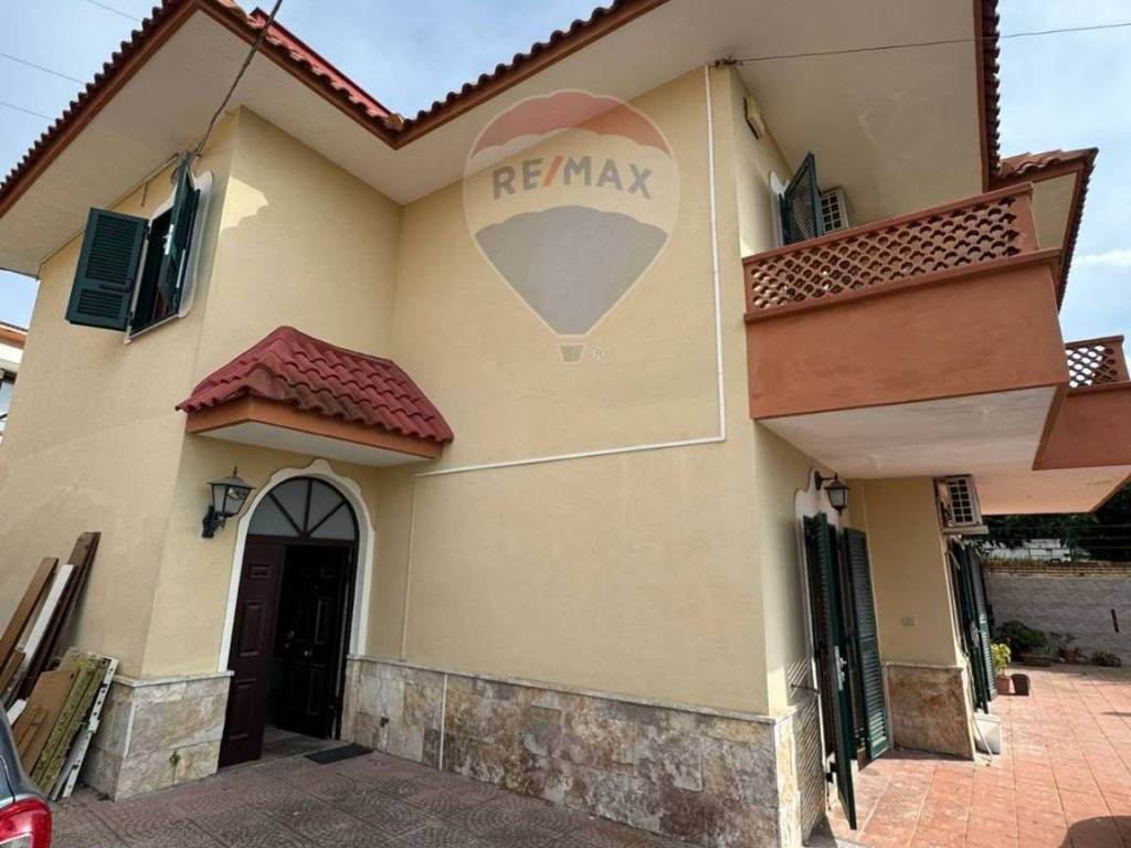 Villa a Bacoli in Via Cornelia dei Gracchi, 95 - Foto 1