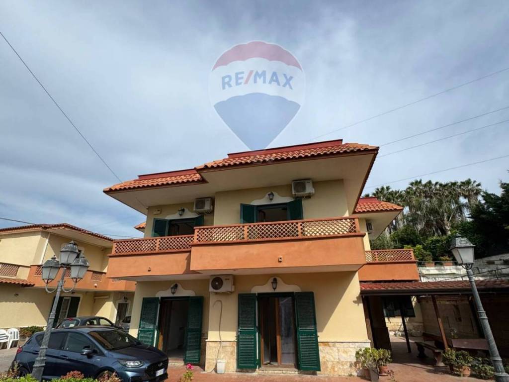 Villa a Bacoli in Via Cornelia dei Gracchi, 95 - Foto 2