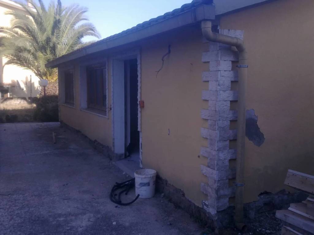 Villa a Aprilia in Via Etna, 17 - Foto 2