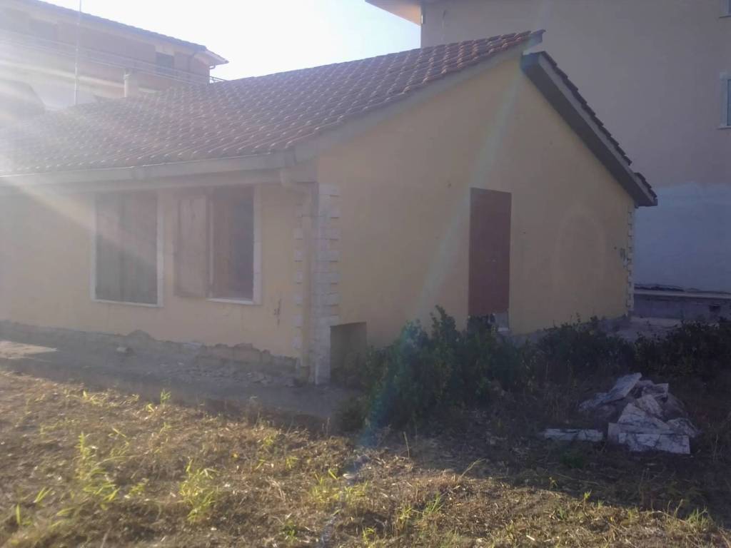 Villa a Aprilia in Via Etna, 17 - Foto 3