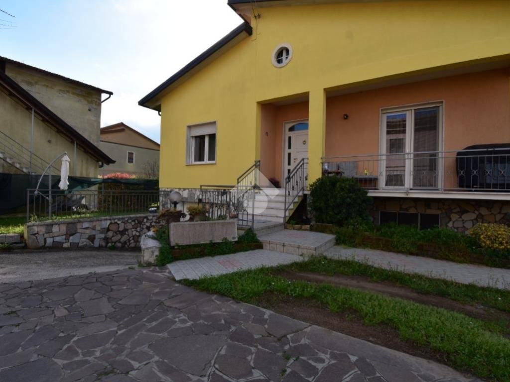 Villa a Castiglione delle stiviere in Via Bernardo Ordanino, 46 - Foto 5