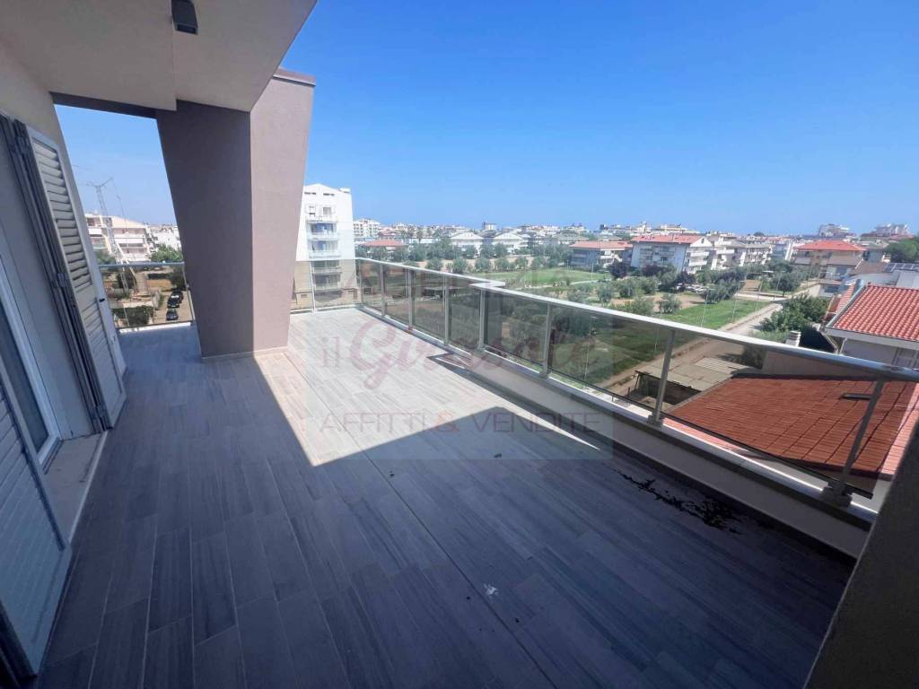 Attico / mansarda a Alba adriatica in Via Trieste, 78 - Foto 2