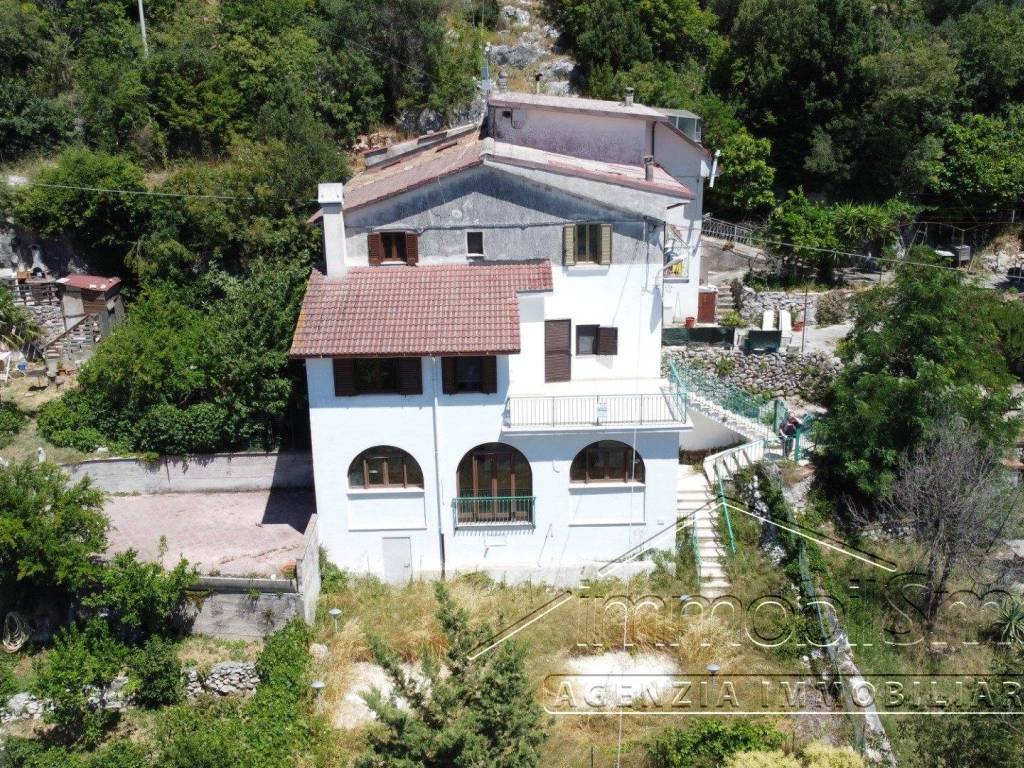 Casa indipendente a Montaquila in ROCCARAVINDOLA - Foto 2
