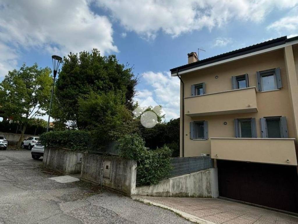 Villa a Montebelluna in Via Zuccaredda, 1 - Foto 2