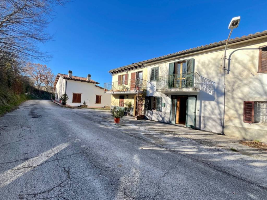 Casa indipendente a Fabriano in Fraz. Nebbiano, 76 - Foto 2