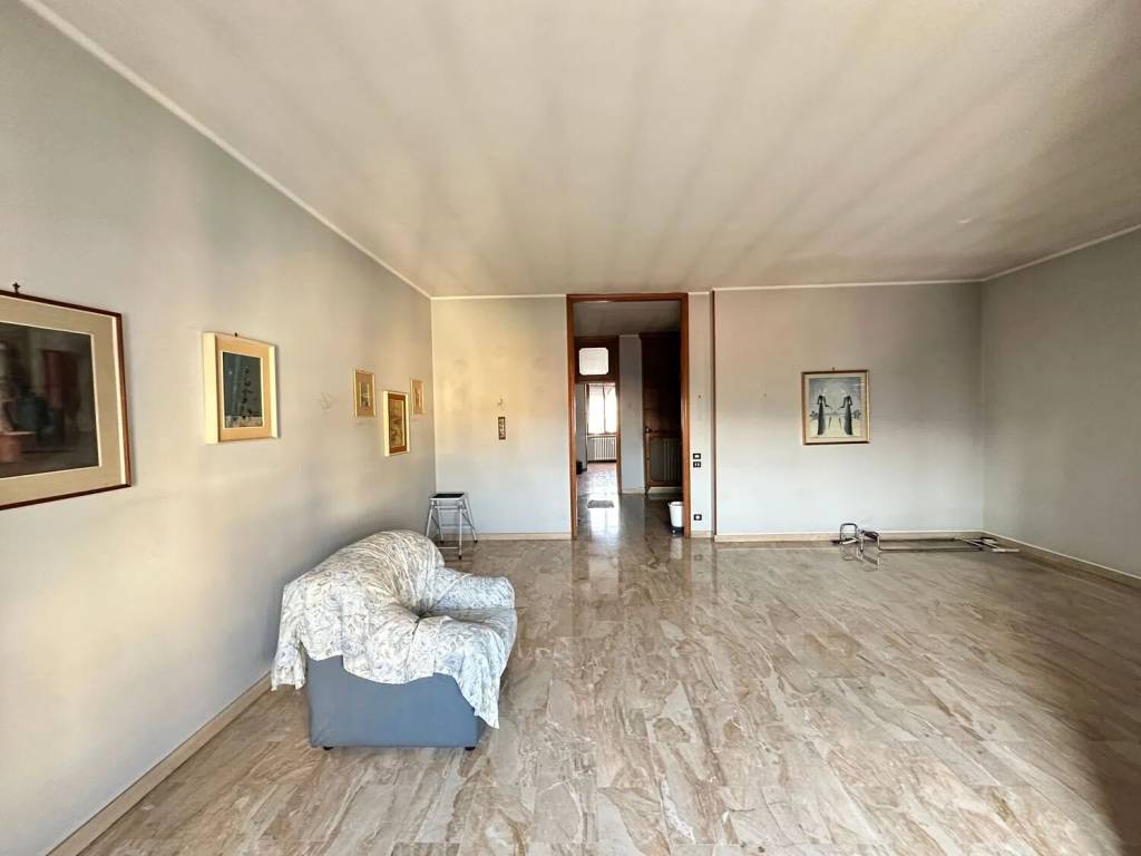 Appartamento a Alessandria in Viale Medaglie d'Oro, 19 - Foto 2