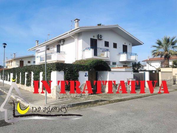 Villa a Sabaudia in Via Palmarola, 7 - Foto 2