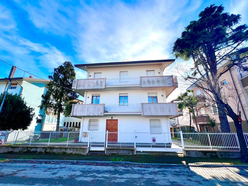 Appartamento a Riccione in Viale Savona, 15 - Foto 2