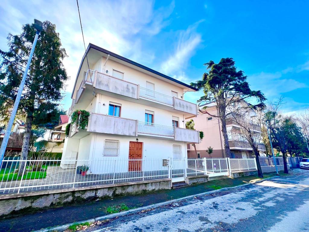 Appartamento a Riccione in Viale Savona, 15 - Foto 3