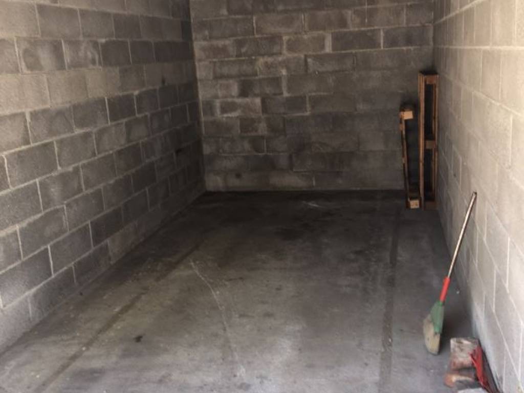 Box / garage a Vercelli in Via Ermenegildo Gallardi - Foto 2
