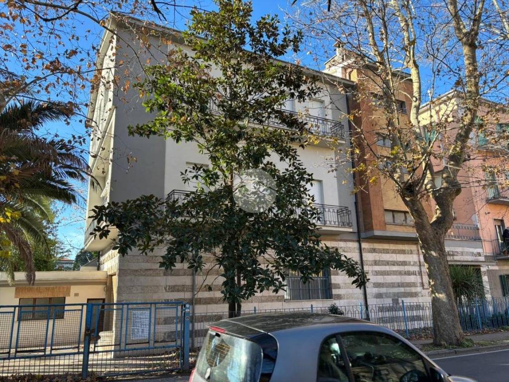 Palazzo / stabile a Viterbo in Viale Francesco Baracca, 4 - Foto 2