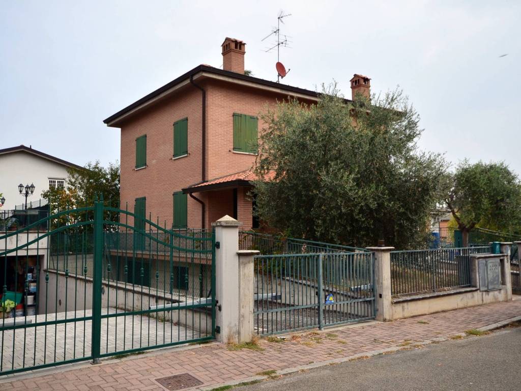Villa a Valsamoggia in Via Alcide De Gasperi, 9 - Foto 2