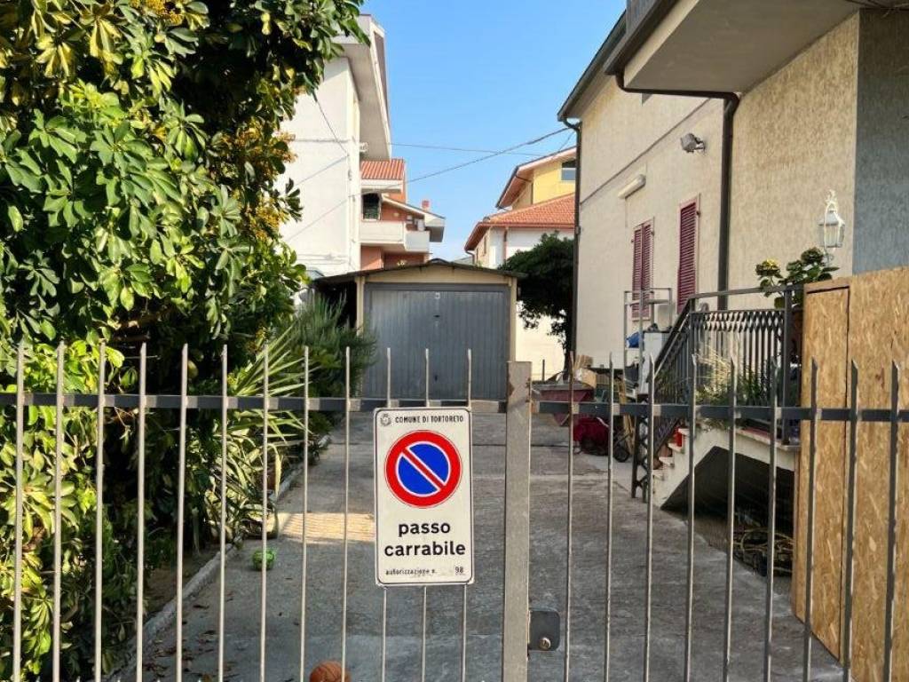 Appartamento a Tortoreto in Via Enrico Toti, 17 - Foto 2