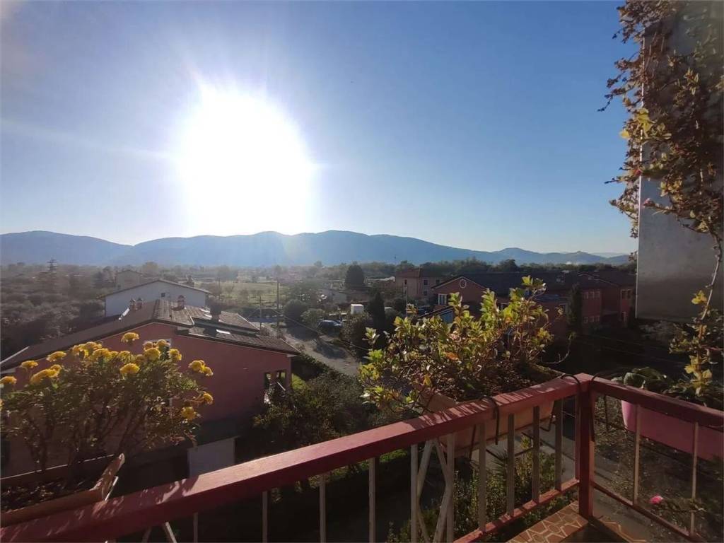 Appartamento a Sarzana in Via Fontana Nera - Foto 2
