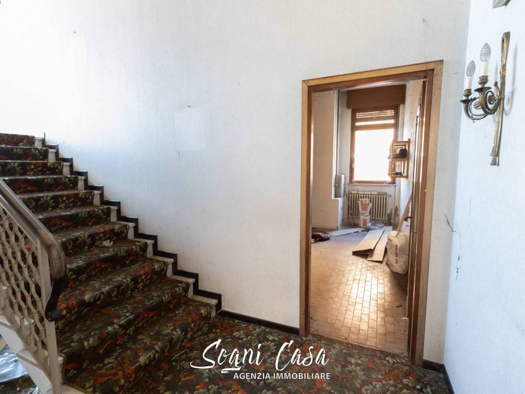 Villa a Oleggio in Via Annuncata Bournè, 9 - Foto 3