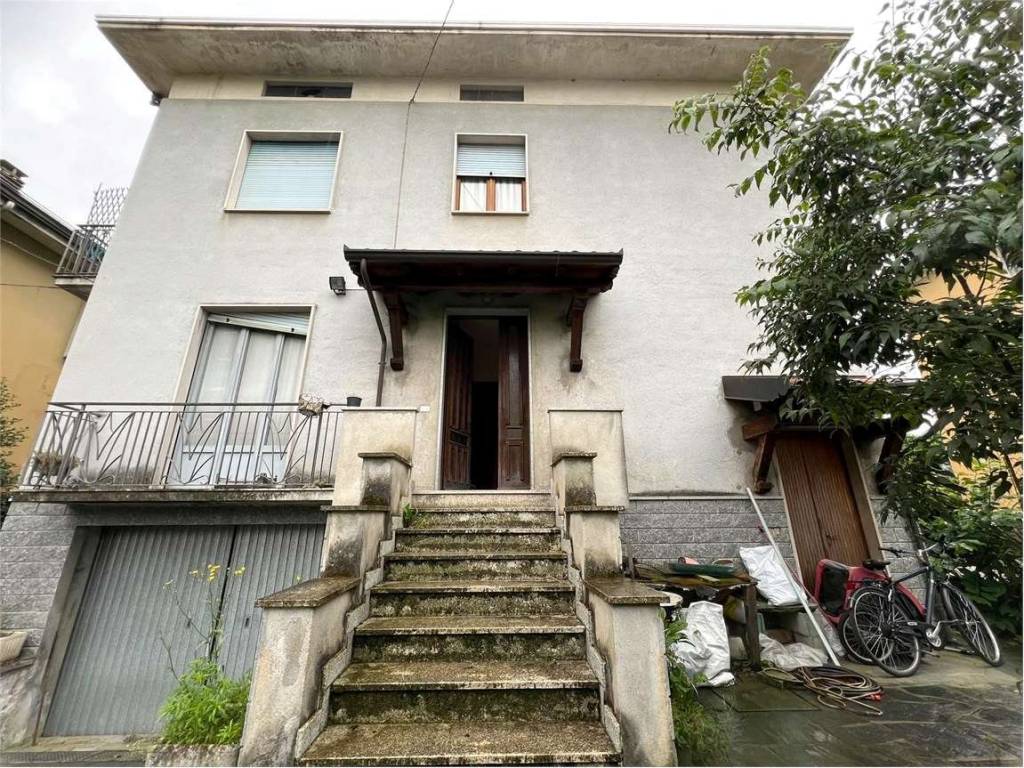 Casa indipendente a Borgomanero in Via Fratelli Maioni, 17 - Foto 3