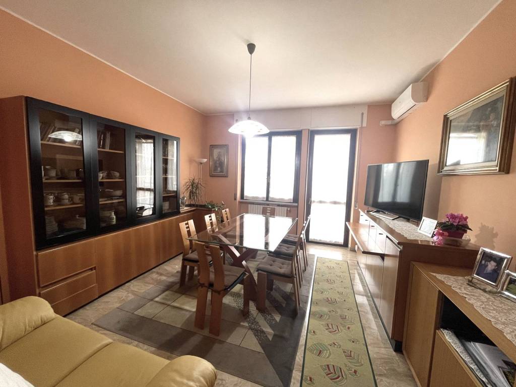 Appartamento a Gavirate in Viale Ticino, 56 - Foto 2