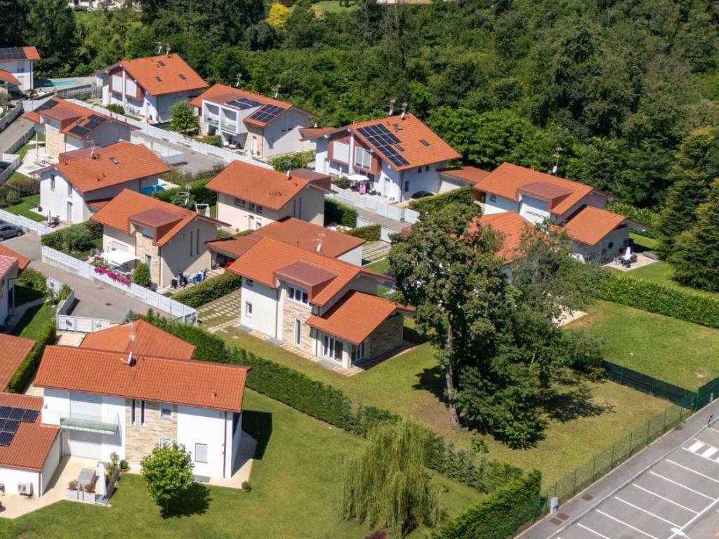 Villa a Tradate in Via Umberto Giordano, 18 - Foto 3