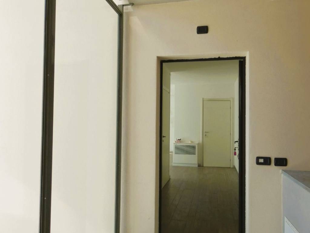 Appartamento a Luino in Via Luigi Sbarra - Foto 2