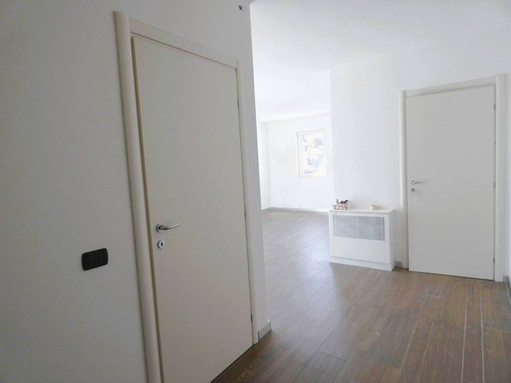 Appartamento a Luino in Via Luigi Sbarra - Foto 3