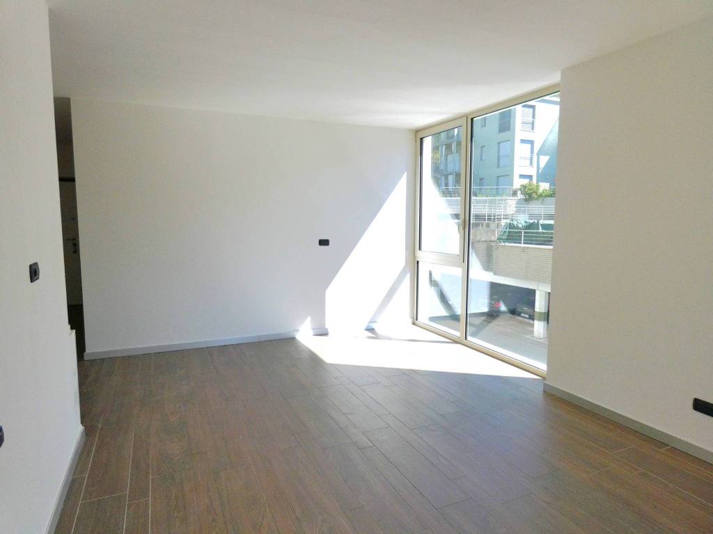 Appartamento a Luino in Via Luigi Sbarra - Foto 5