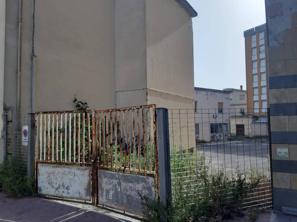 Palazzo / stabile a Oristano in Viale Armando Diaz - Foto 2
