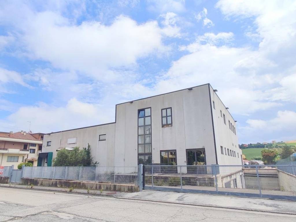 Immobile a Fermo in Via dell'Industria - Foto 2