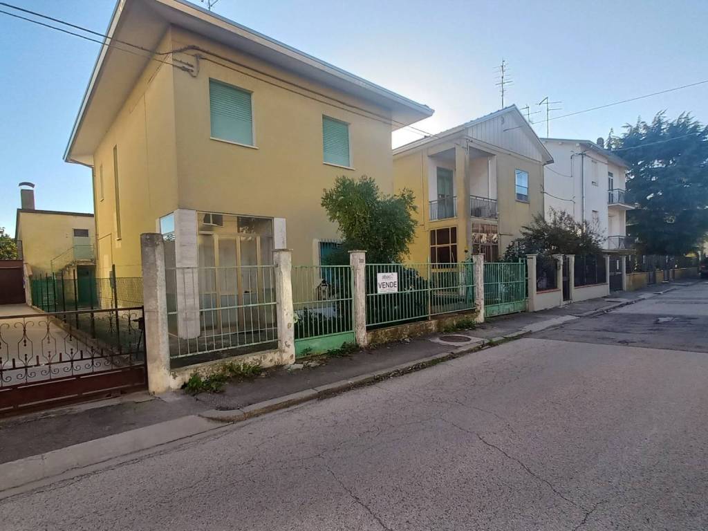Villa a Alfonsine in Via Aurelio Saffi, 16 - Foto 2