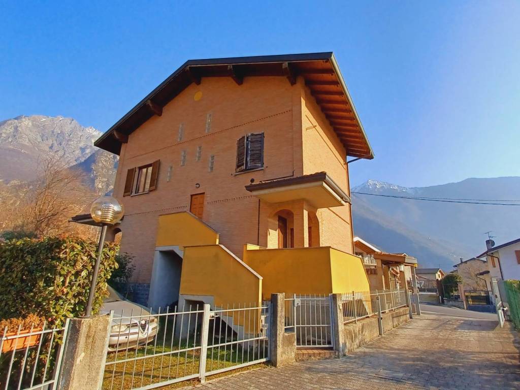 Villa a Novate mezzola in Via Ligoncio - Foto 3