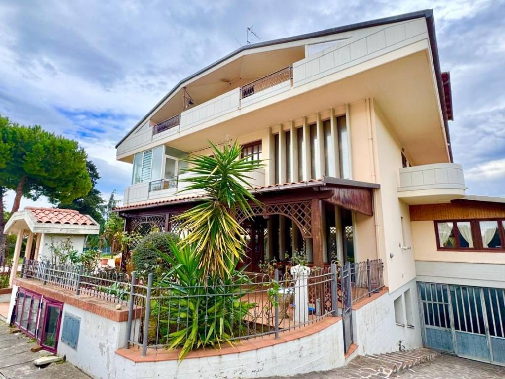 Casa indipendente a Alba adriatica in Strada Statale Adriatica, 28 - Foto 2