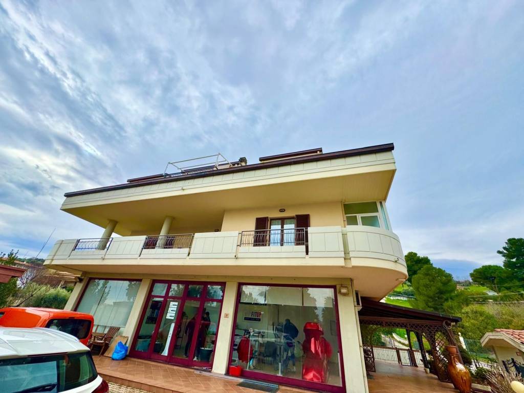 Casa indipendente a Alba adriatica in Strada Statale Adriatica, 28 - Foto 3