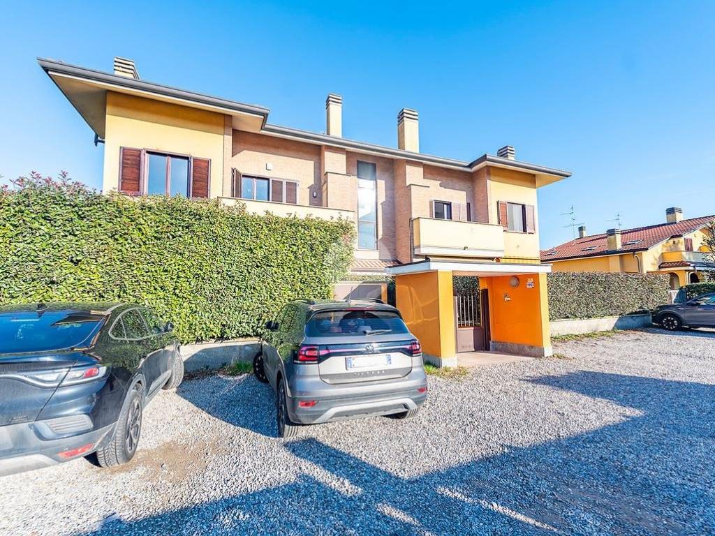 Appartamento a Uboldo in Via Alessandro Manzoni, 125 - Foto 2