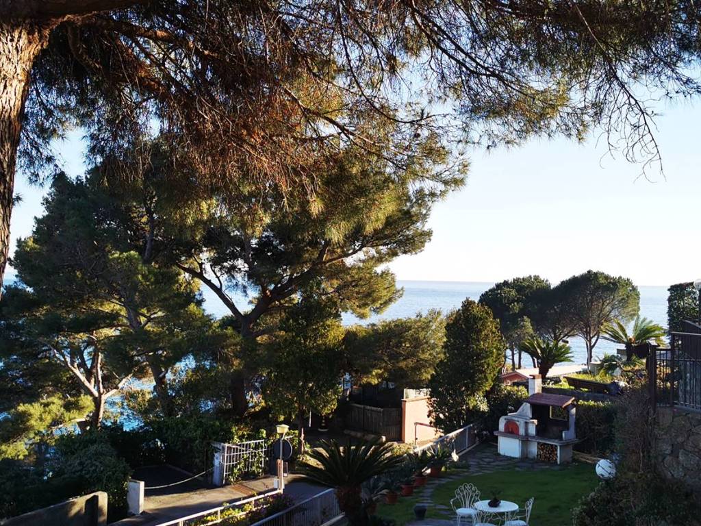 Appartamento a Varazze in Via Pini d'Aleppo - Foto 2