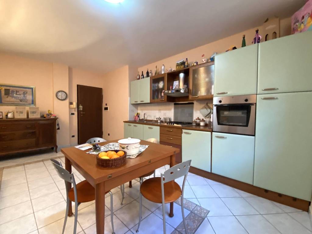 Appartamento a Alba in Via Luigi Cadorna, 51 - Foto 2