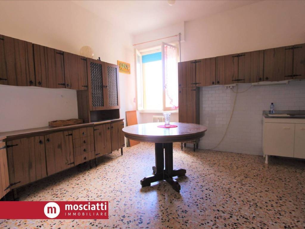 Appartamento a Esanatoglia in Diotallevi di Angeluccio - Foto 4