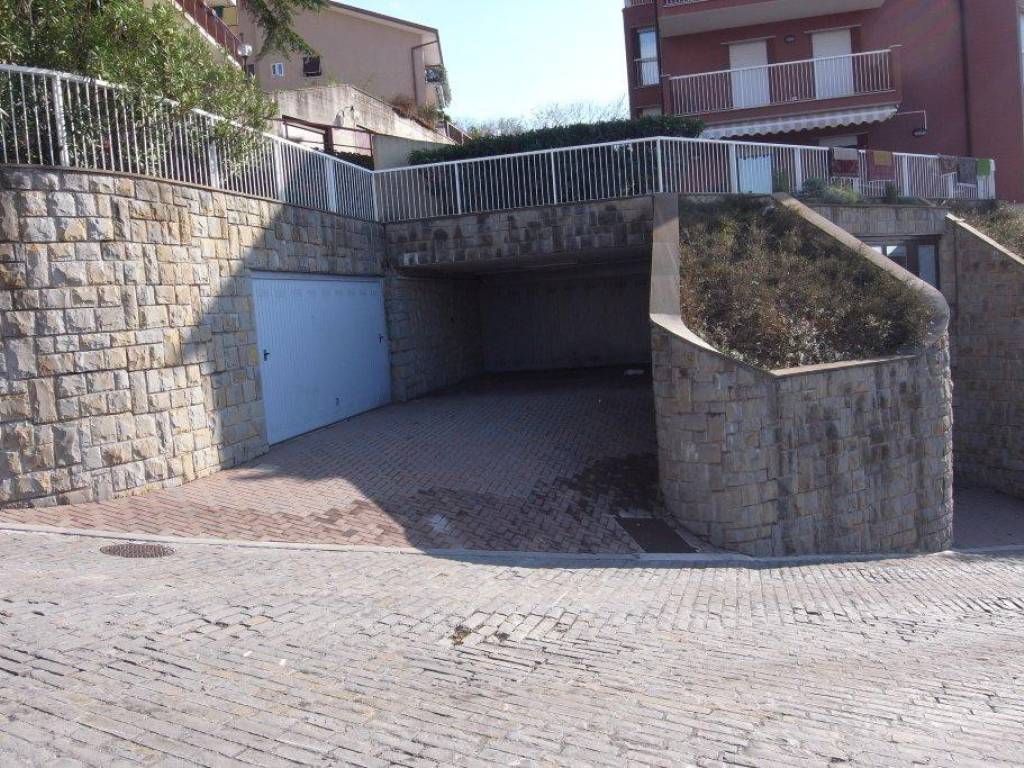 Box / garage a Trieste in Via Bonomea - Foto 2