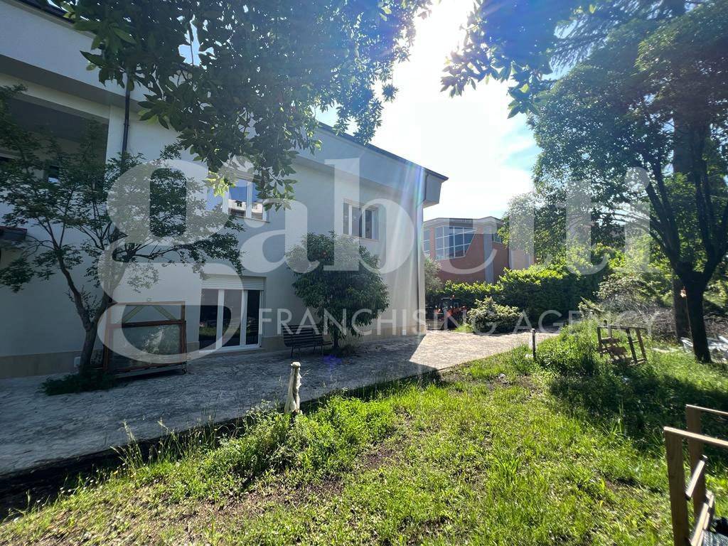 Villa a Isernia in Via Dante Alighieri , 42 - Foto 3