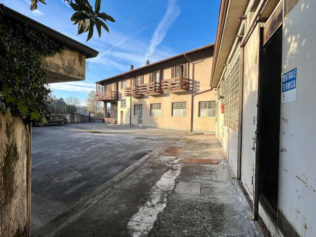 Palazzo / stabile a Dolzago in Via Adua, 20 - Foto 3